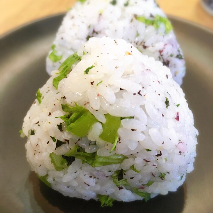 クセになる♪わさび菜とゆかりのおにぎり♡